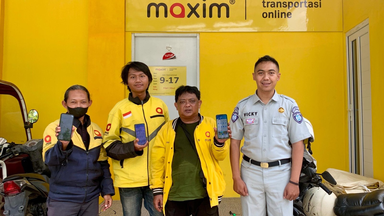 Jasa Raharja Kalteng Kenalkan Fitur Lapor Laka JRKu kepada Pengemudi Maxim di Sampit Jasa Raharja Kalteng Kenalkan Fitur Lapor Laka JRKu kepada Pengemudi Maxim di Sampit