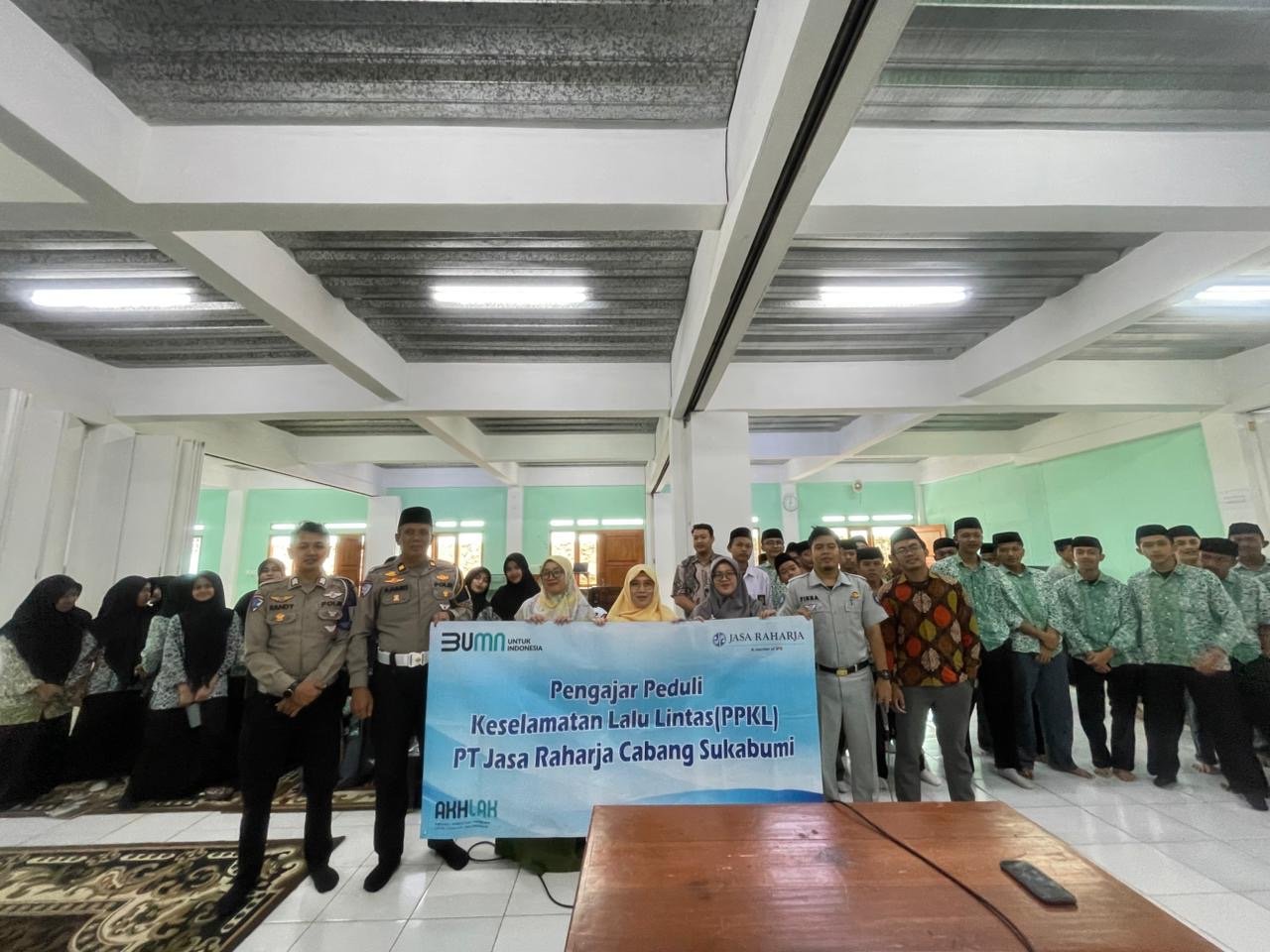 Jasa Raharja Sukabumi dan Polres Sukabumi Kota Tingkatkan Kesadaran Keselamatan Berlalu Lintas Melalui Program PPKL di SMK Azzainiyah