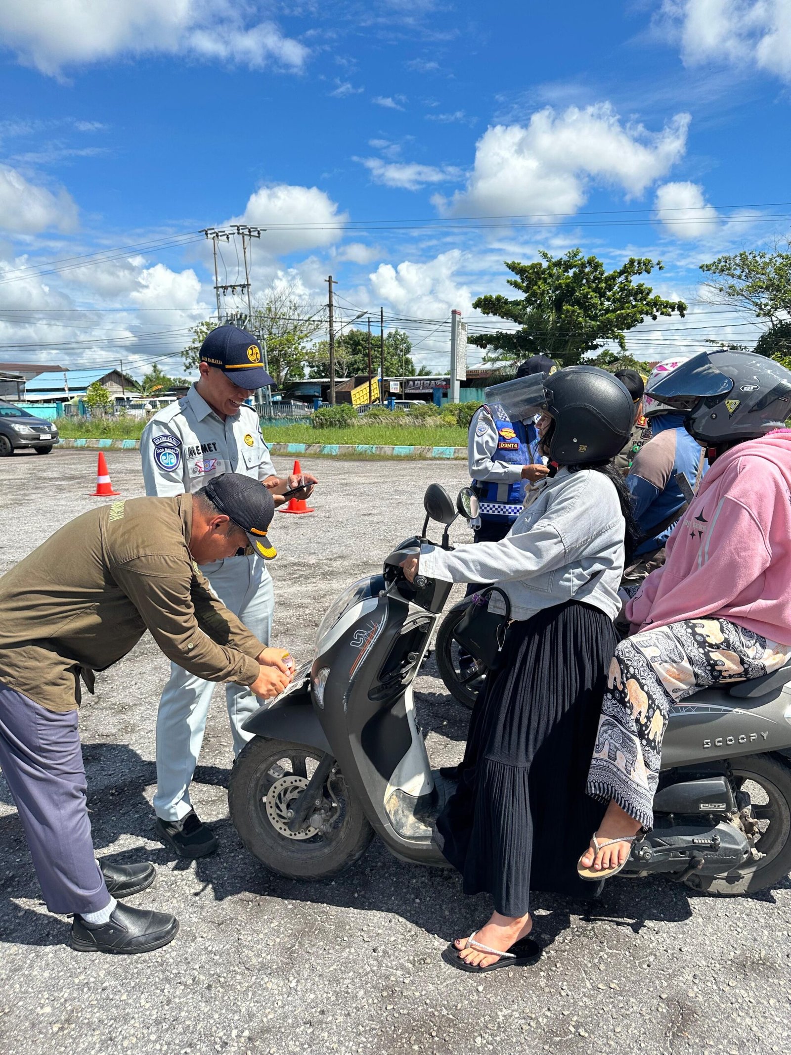 Perkuat Budaya Tertib Berkendara, Samsat Kasongan Bersama Stakeholder Gelar Operasi Gabungan