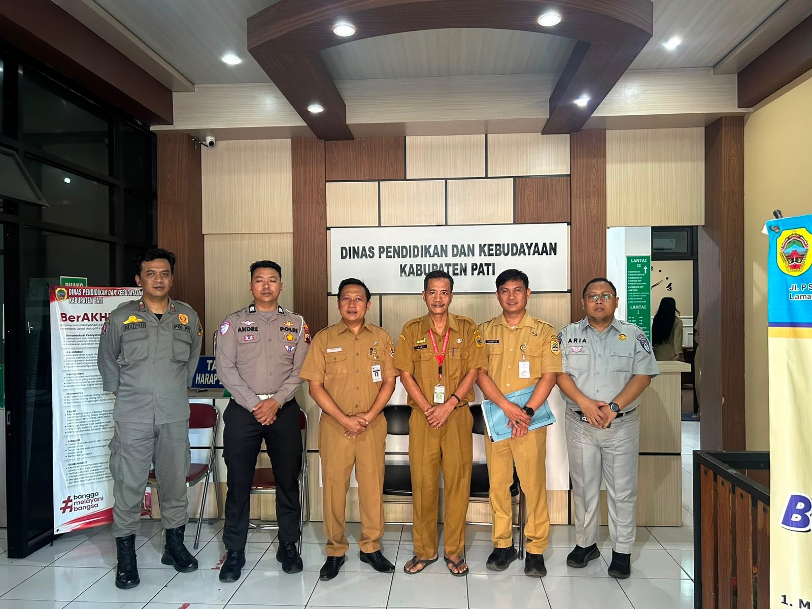 Tim Pembina Samsat Pati Gelar Gadis Pantura di Dinas PUPR dan Dinas Pendidikan Kabupaten Pati, Dorong Kepatuhan Pajak Kendaraan ASN