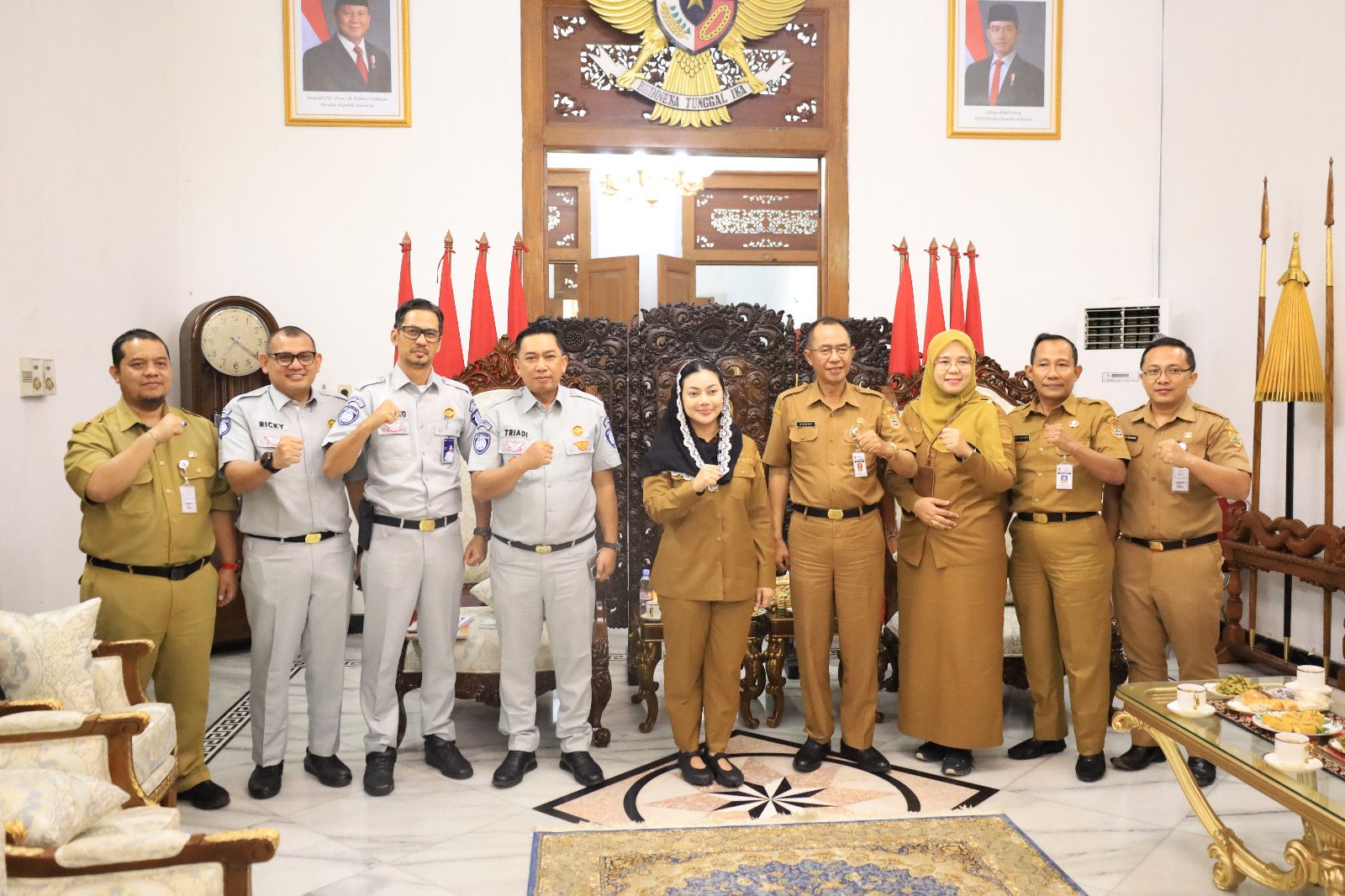 Bupati Brebes Dorong Kemudahan Layanan Pajak Kendaraan hingga Desa, Tim Pembina Samsat Perkuat Sengkuyung dan BUMDes Bupati Brebes Dorong Kemudahan Layanan Pajak Kendaraan hingga Desa, Tim Pembina Samsat Perkuat Sengkuyung dan BUMDes