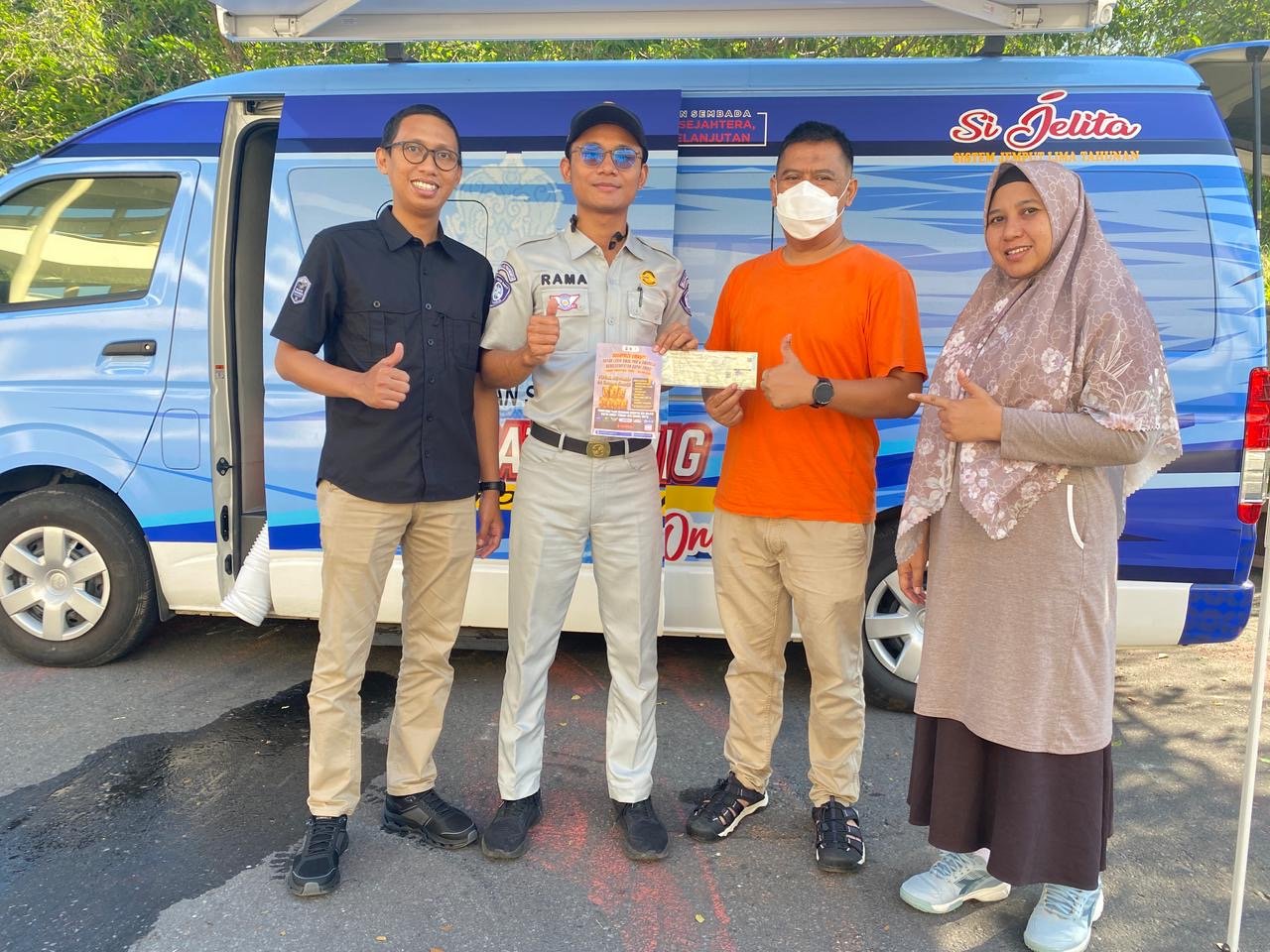 Samsat Sleman Jemput Bola di Stadion Maguwoharjo, Wajib Pajak Berpeluang Raih 14 Gram Emas