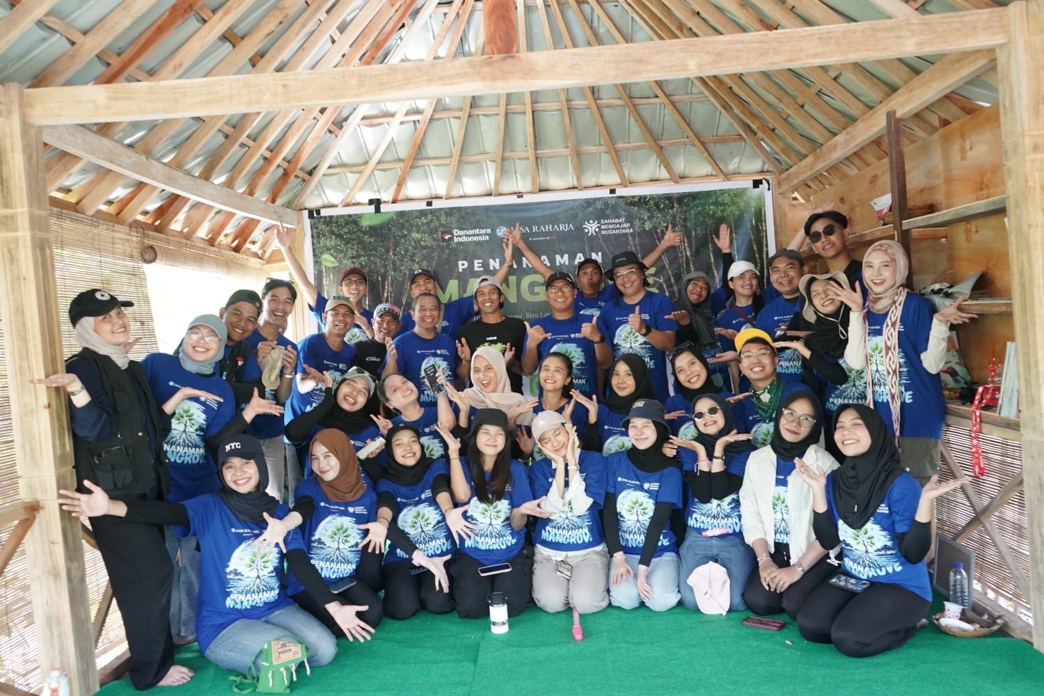 Jasa Raharja NTB Laksanakan Aksi Sosial Peduli Lingkungan Melalui Penanaman Mangrove di Lembar
