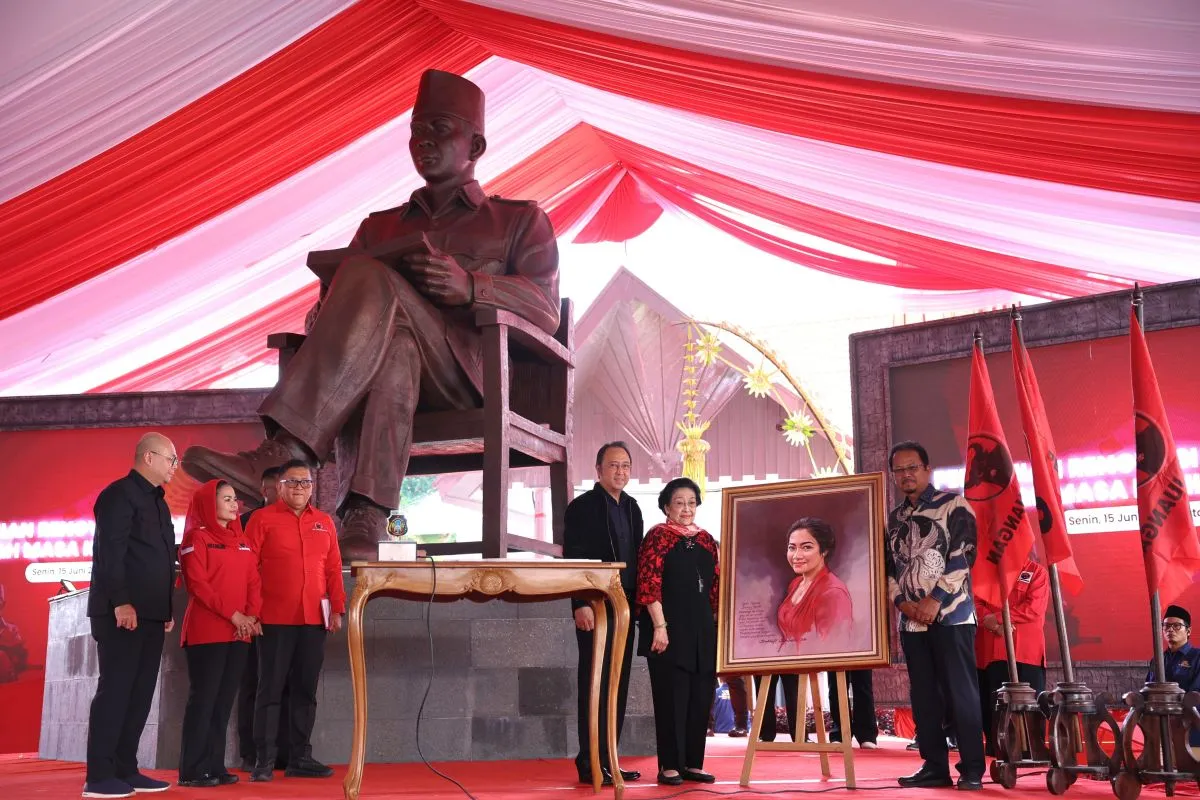 Megawati Resmikan Renovasi Istana Gebang dan Patung Bung Karno di Blitar
