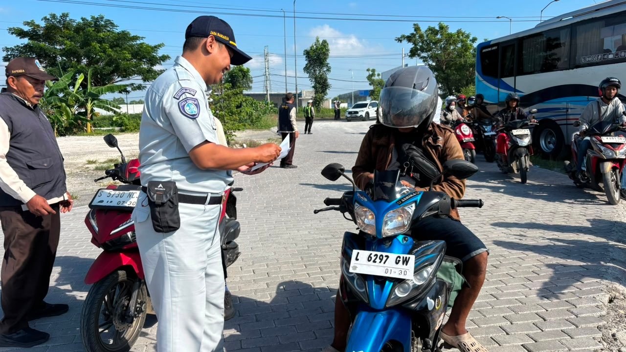 PJ Jasa Raharja Samsat Bangkalan Ikuti Operasi Gabungan Bersama Tim Pembina Samsat Bangkalan