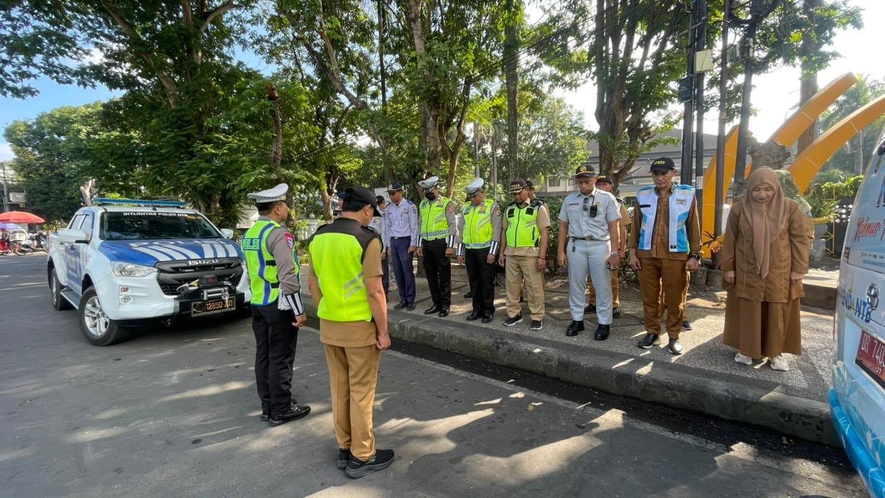 Jasa Raharja NTB dan Tim Pembina Samsat Mataram Bersinergi dalam Operasi Gabungan Jasa Raharja NTB dan Tim Pembina Samsat Mataram Bersinergi dalam Operasi Gabungan