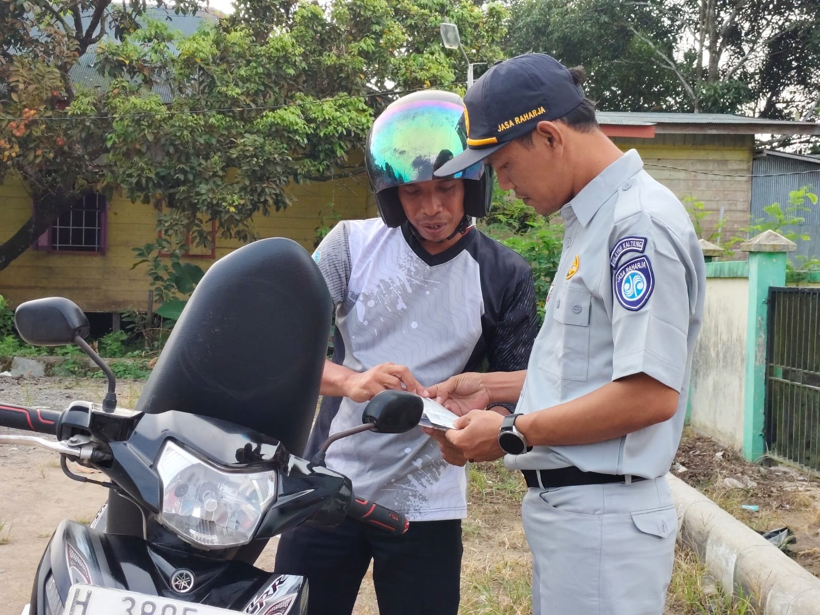 Jasa Raharja Kalteng dan Tim Samsat Lamandau Gelar Operasi Gabungan Tingkatkan Kepatuhan Administrasi Kendaraan