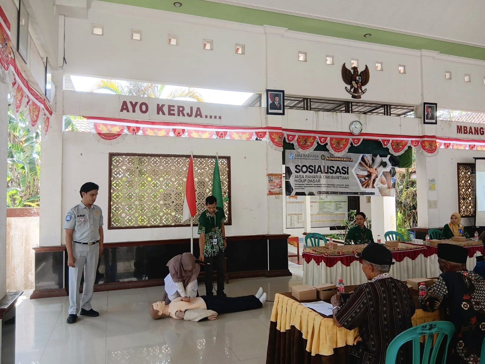 Sinergi Jasa Raharja Wangon dan RS PKU Muhammadiyah Aghisna Kroya : Gelar Pelatihan PPGD untuk Tingkatkan Kesiapsiagaan Masyarakat Sinergi Jasa Raharja Wangon dan RS PKU Muhammadiyah Aghisna Kroya : Gelar Pelatihan PPGD untuk Tingkatkan Kesiapsiagaan Masyarakat
