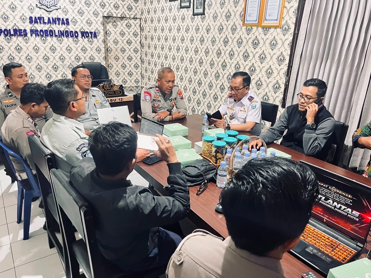 Jasa Raharja hadiri Rapat Forum Komunikasi Lalu Lintas Angkutan Jalan Terkait Upaya Pencegahan dan Penurunan Jumlah Fatalitas Korban Kecelakaan Lalu Lintas Jalan Jasa Raharja hadiri Rapat Forum Komunikasi Lalu Lintas Angkutan Jalan Terkait Upaya Pencegahan dan Penurunan Jumlah Fatalitas Korban Kecelakaan Lalu Lintas Jalan