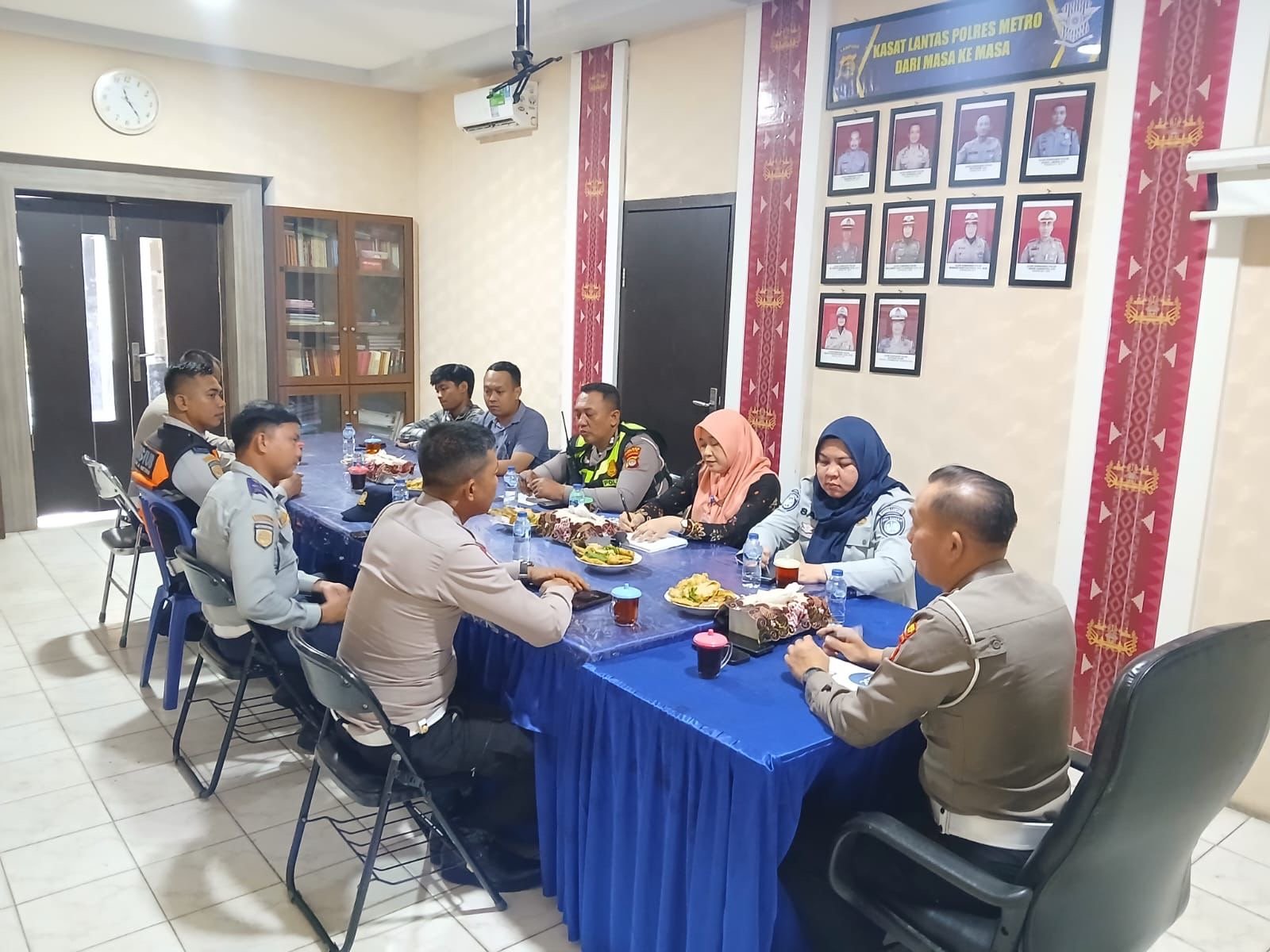 PJ Samsat Metro Hadiri Forum Komunikasi Lalu Lintas, Perkuat Sinergi Tingkatkan Keselamatan Berkendara PJ Samsat Metro Hadiri Forum Komunikasi Lalu Lintas, Perkuat Sinergi Tingkatkan Keselamatan Berkendara
