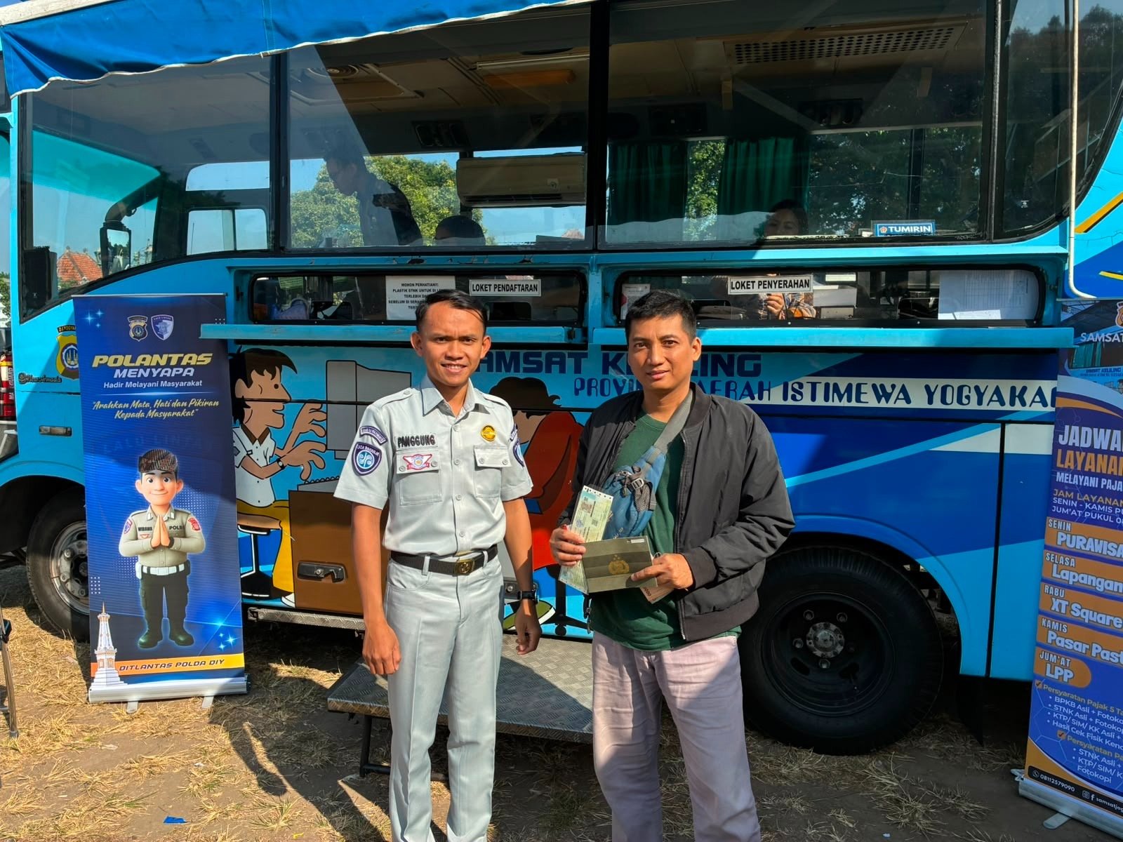 Samsat Keliling Hadir di Pasar Rakyat UMKM, Permudah Warga Bayar PKB dan SWDKLLJ Samsat Keliling Hadir di Pasar Rakyat UMKM, Permudah Warga Bayar PKB dan SWDKLLJ