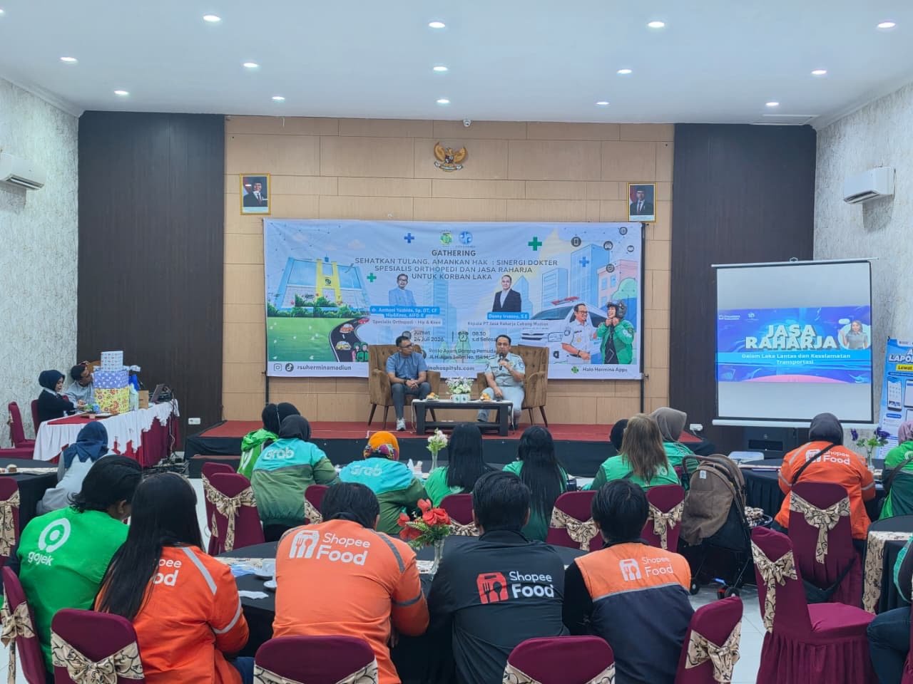Kolaborasi Keselamatan Transportasi, Jasa Raharja dan RS Hermina Madiun Gelar Sosialisasi kepada Pengemudi Ojek Online se-Madiun Kolaborasi Keselamatan Transportasi, Jasa Raharja dan RS Hermina Madiun Gelar Sosialisasi kepada Pengemudi Ojek Online se-Madiun