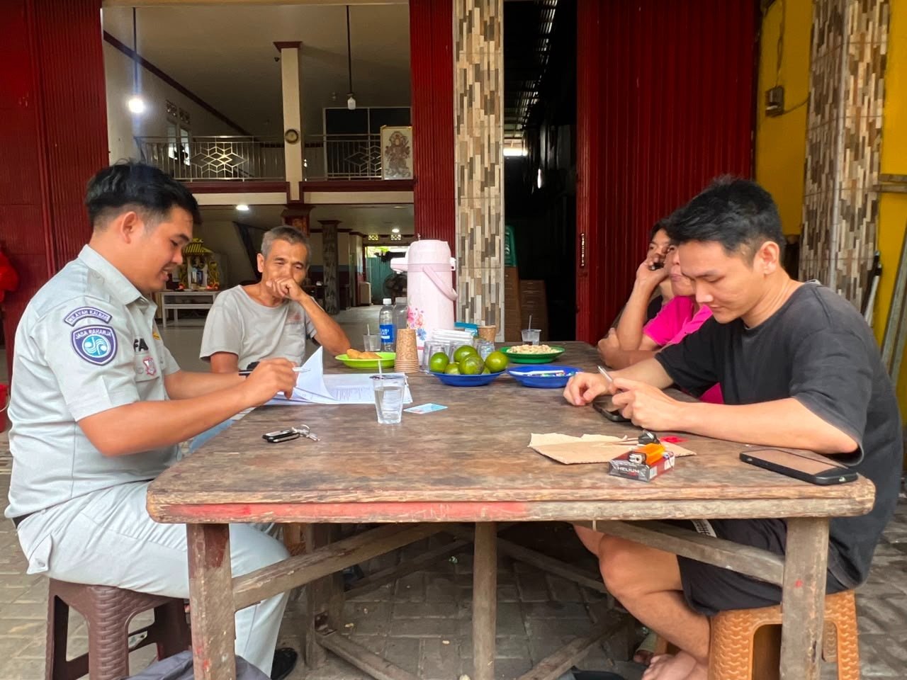 Jasa Raharja Kalbar Hadir di Rumah Ahli Waris, Pastikan Hak Korban Kecelakaan Tepat Sasaran Jasa Raharja Kalbar Hadir di Rumah Ahli Waris, Pastikan Hak Korban Kecelakaan Tepat Sasaran