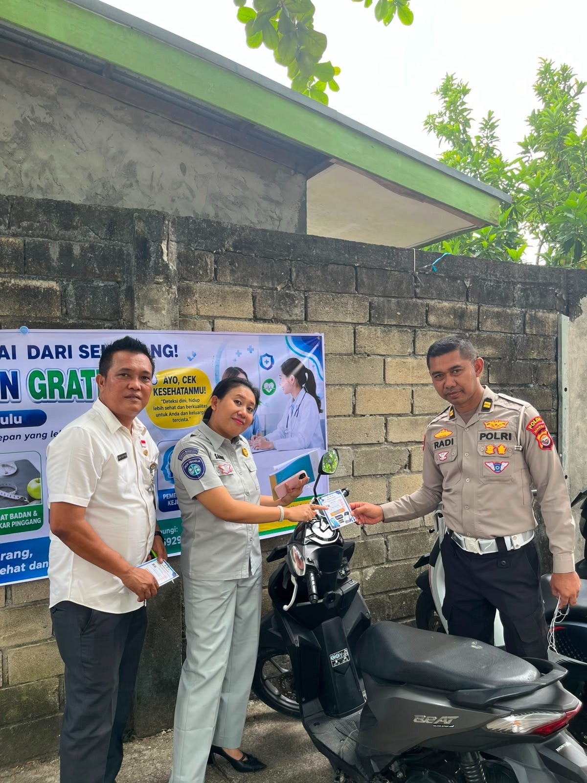 Tim Pembina Samsat Sosialisasikan Kepatuhan Pajak Kendaraan Bermotor di Area Parkir Bencoolen Mall