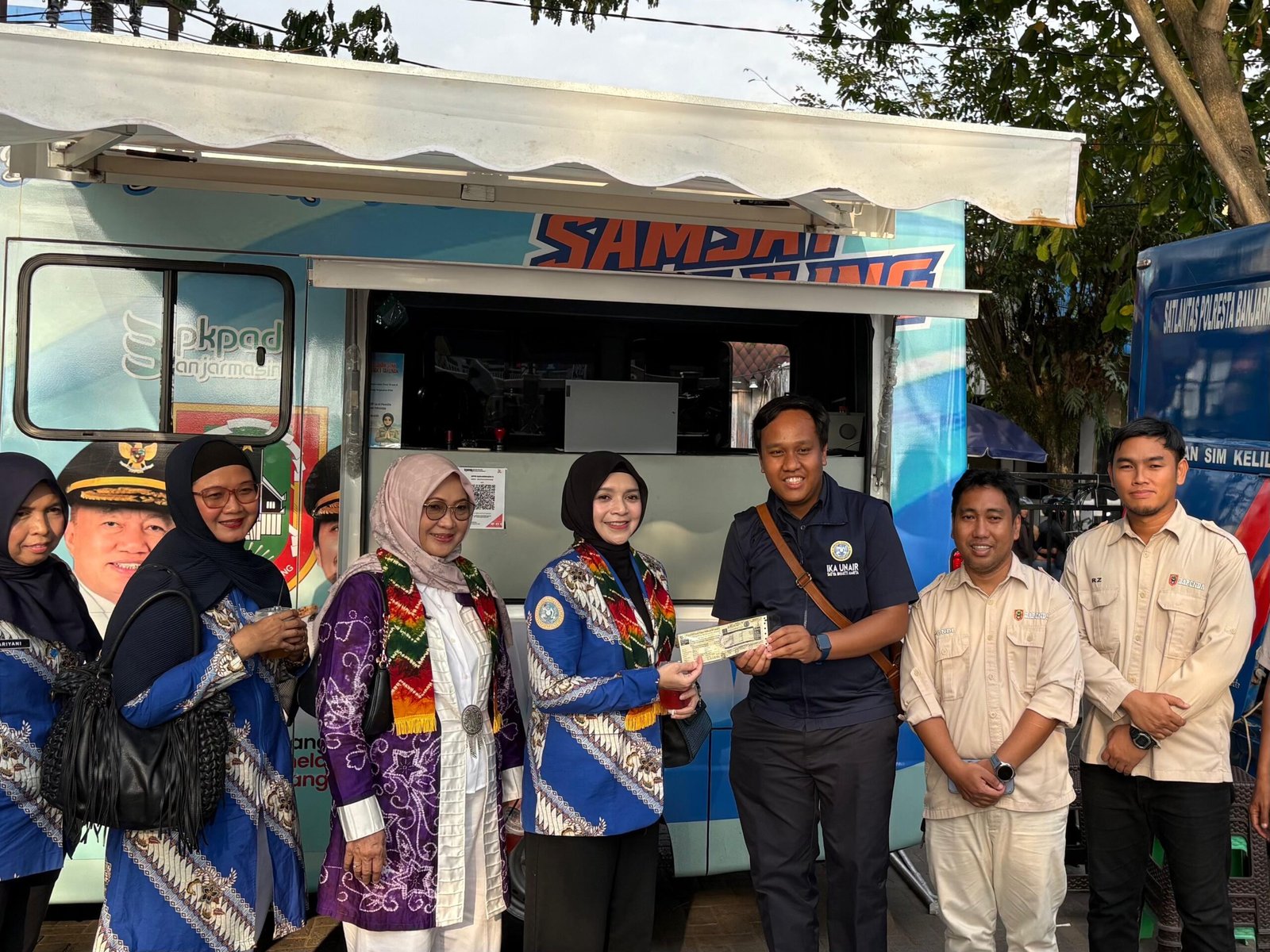 Tim Pembina Samsat Banjarmasin II Tingkatkan Akses Pelayanan di IKA Unair Expo 2026 Tim Pembina Samsat Banjarmasin II Tingkatkan Akses Pelayanan di IKA Unair Expo 2026