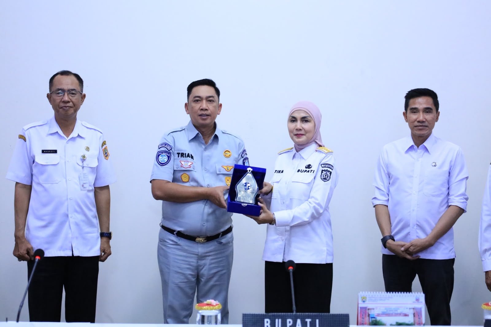 Tim Pembina Samsat Provinsi Jawa Tengah Perkuat Sinergi Peningkatan Kepatuhan Pajak Kendaraan Bermotor di Kabupaten Kendal Tim Pembina Samsat Provinsi Jawa Tengah Perkuat Sinergi Peningkatan Kepatuhan Pajak Kendaraan Bermotor di Kabupaten Kendal