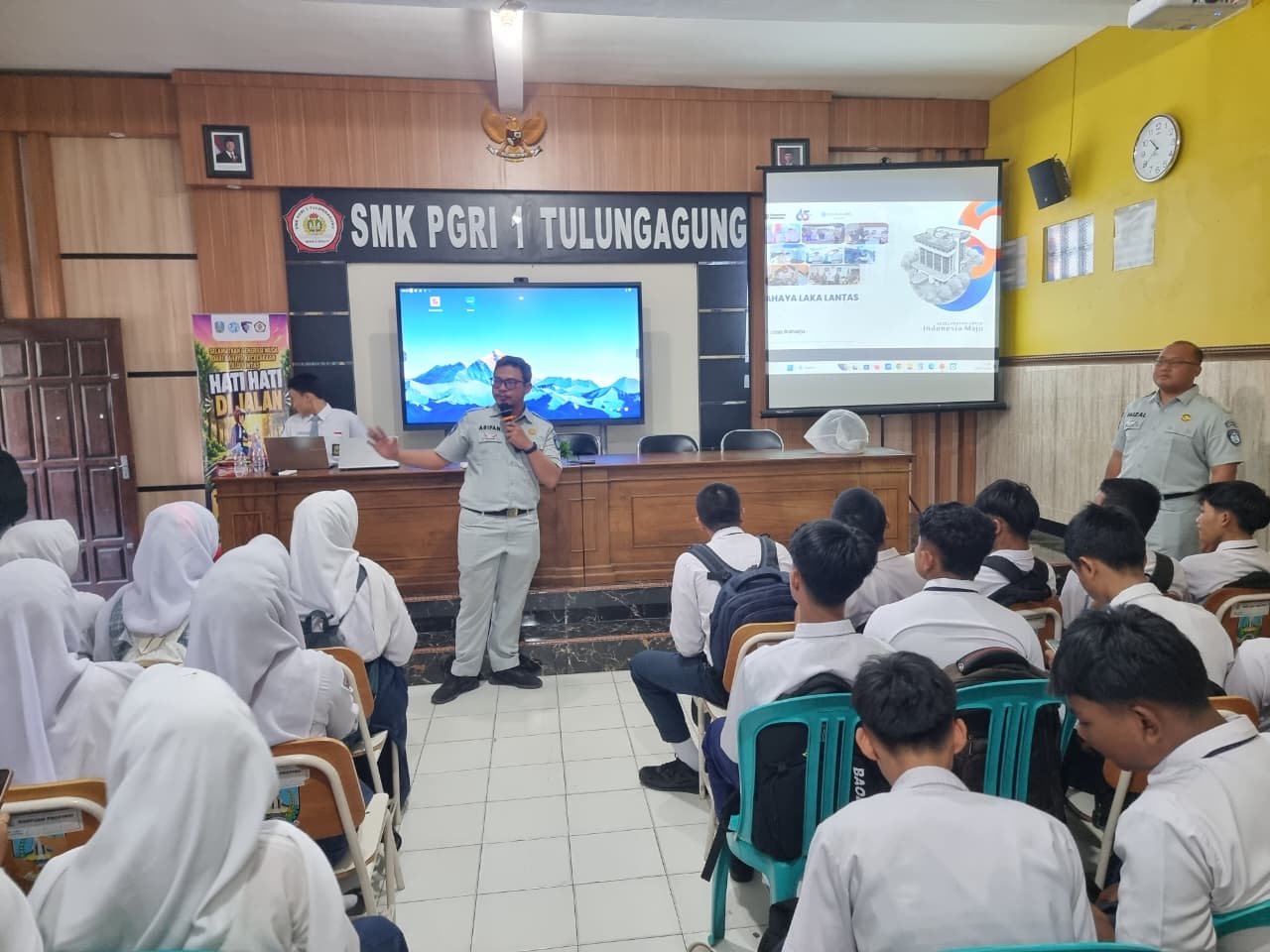 Jasa Raharja dan SMK PGRI 1 Tulungagung Perkuat Budaya Keselamatan Melalui Educare dan PPKL Jasa Raharja dan SMK PGRI 1 Tulungagung Perkuat Budaya Keselamatan Melalui Educare dan PPKL