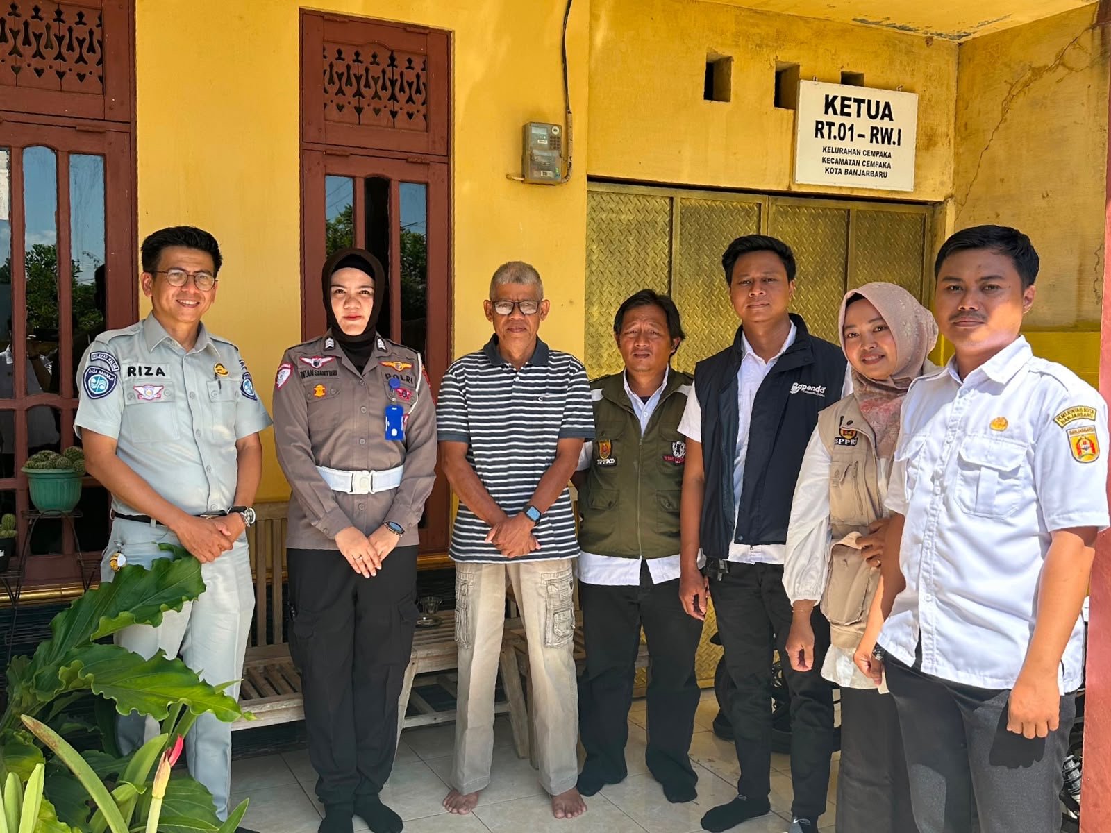 Tim Pembina Samsat Banjarbaru Door to Door di Kelurahan Cempaka, Tingkatkan Kesadaran Administrasi Kendaraan Tim Pembina Samsat Banjarbaru Door to Door di Kelurahan Cempaka, Tingkatkan Kesadaran Administrasi Kendaraan