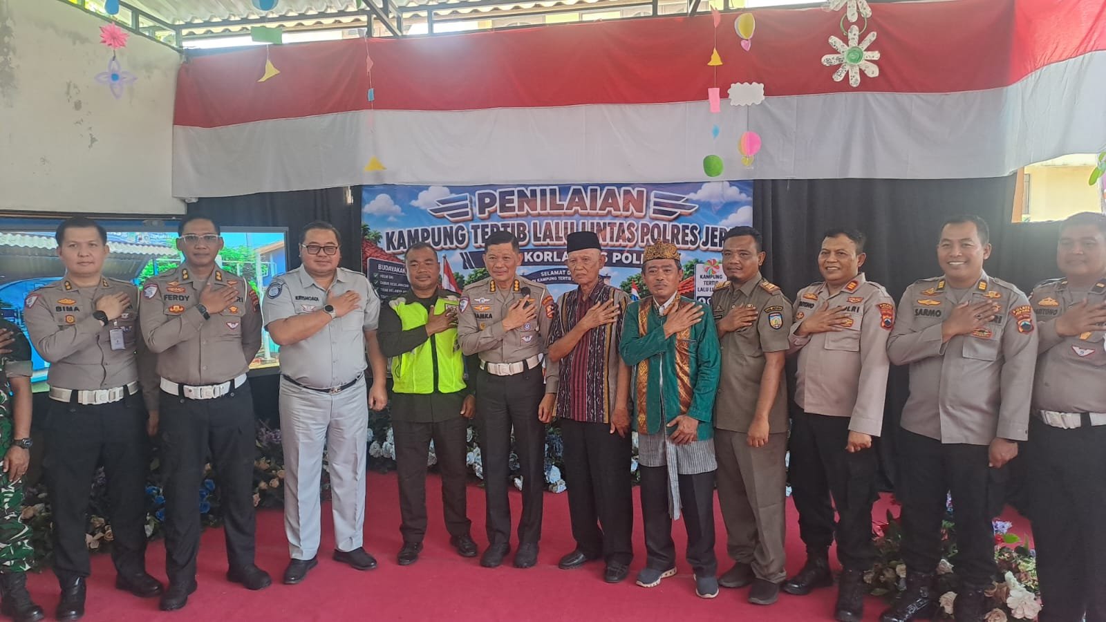 Tekan Fatalitas Kecelakaan, Jasa Raharja Pati Serahkan Bantuan Helm di Kampung Tertib Lalu Lintas Jepara Tekan Fatalitas Kecelakaan, Jasa Raharja Pati Serahkan Bantuan Helm di Kampung Tertib Lalu Lintas Jepara