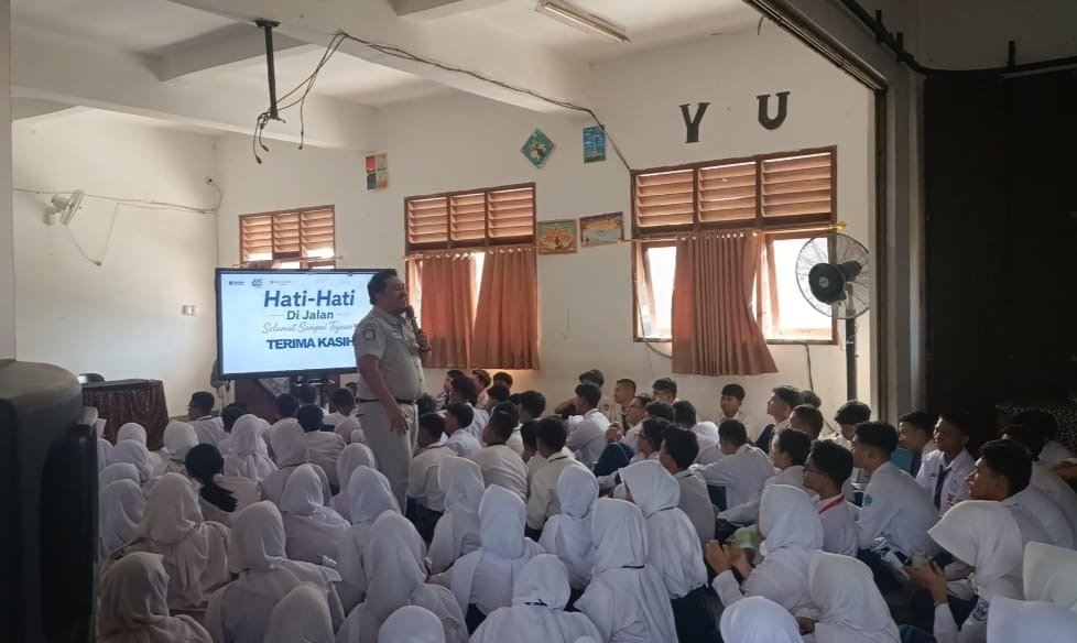 Implementasi Action Plan FLLAJ, Jasa Raharja dan Satlantas Polres Purwakarta Tanamkan Budaya Keselamatan kepada Pelajar SMAN 1 Purwakarta Implementasi Action Plan FLLAJ, Jasa Raharja dan Satlantas Polres Purwakarta Tanamkan Budaya Keselamatan kepada Pelajar SMAN 1 Purwakarta