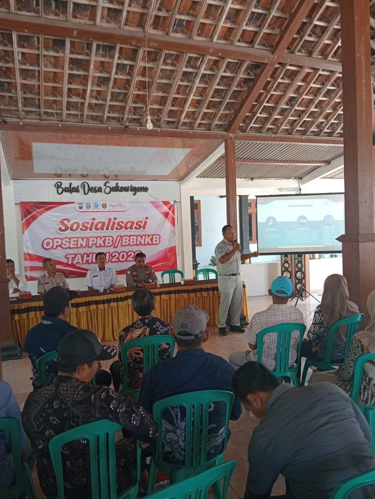 Jasa Raharja Mengikuti Sosialisasi Peningkatan Kepatuhan Pajak Kendaraan Bermotor di Desa Banjaransari, Kecamatan Padas, Kabupaten Ngawi Jasa Raharja Mengikuti Sosialisasi Peningkatan Kepatuhan Pajak Kendaraan Bermotor di Desa Banjaransari, Kecamatan Padas, Kabupaten Ngawi