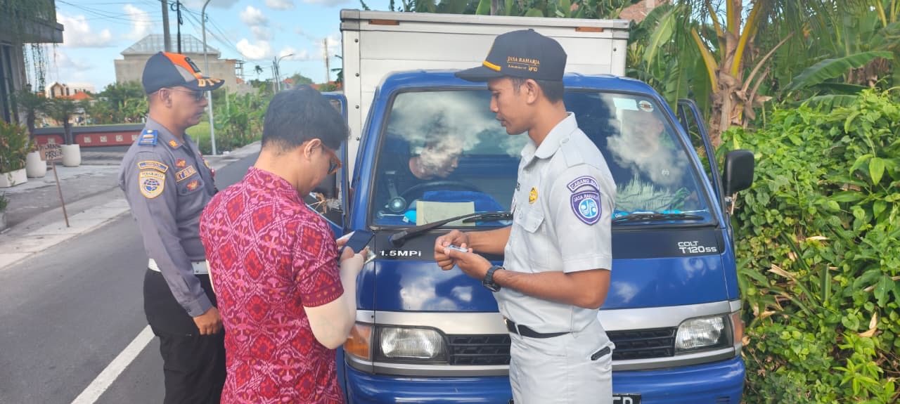 Tingkatkan Kepatuhan Wajib Pajak, Tim Pembina Samsat Badung Gelar Operasi Gabungan di Kuta Utara