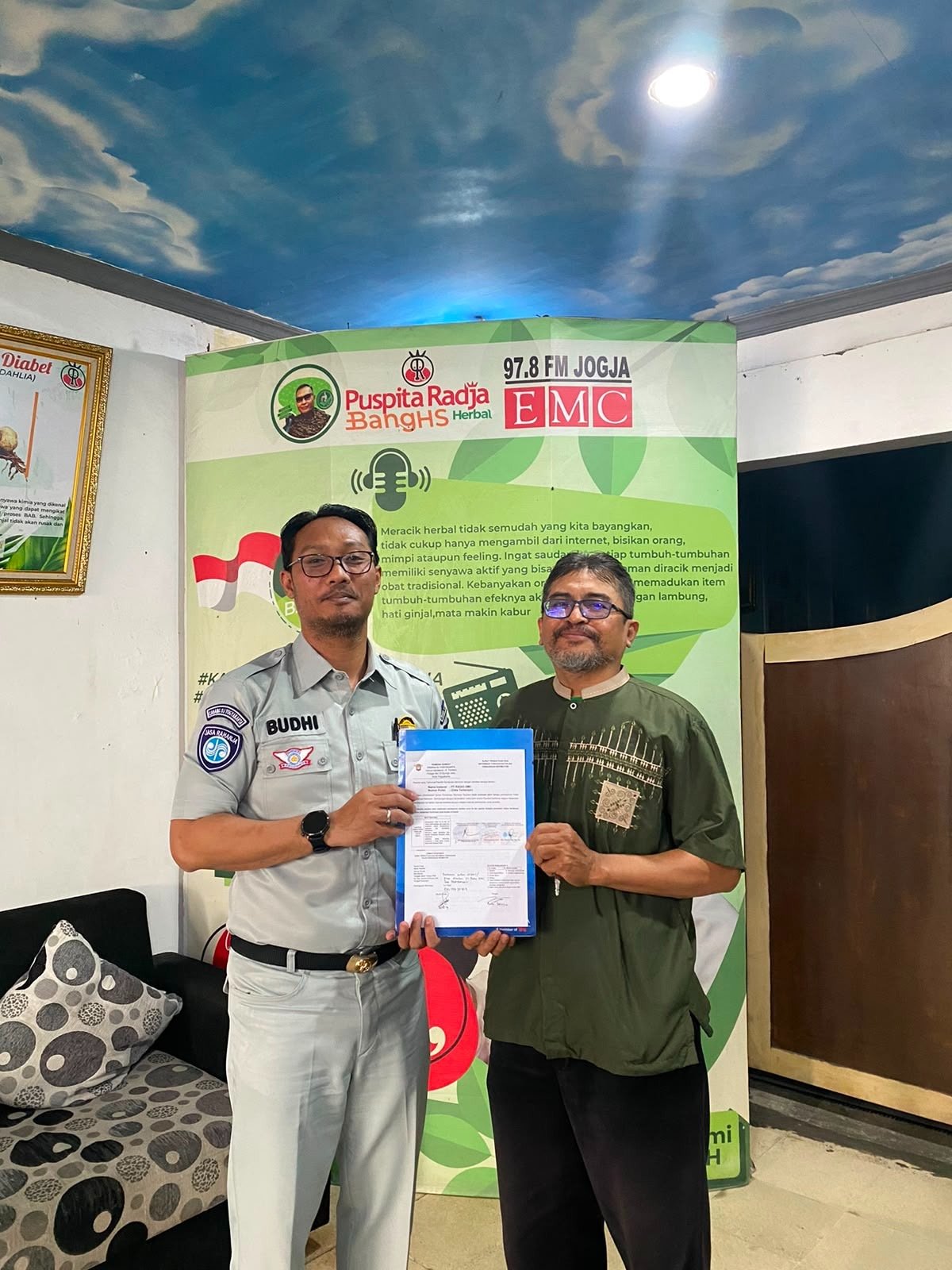 SIGAP Instansi Jasa Raharja DIY Perkuat Pendataan Kendaraan, Dorong Kepatuhan PKB dan SWDKLLJ di PT Radio EMC SIGAP Instansi Jasa Raharja DIY Perkuat Pendataan Kendaraan, Dorong Kepatuhan PKB dan SWDKLLJ di PT Radio EMC