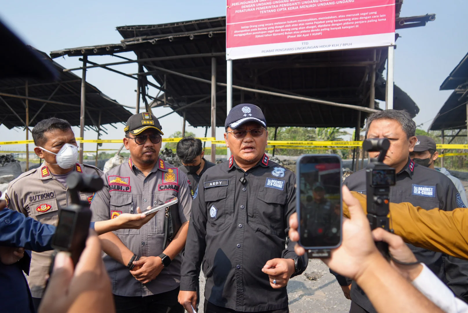 Kementerian Lingkungan Hidup Segel Pabrik Aluminium di Tangerang Kementerian Lingkungan Hidup Segel Pabrik Aluminium di Tangerang