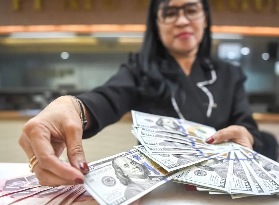 Pasar Antisipasi RDG BI, Rupiah Diprediksi Melemah Hari Ini