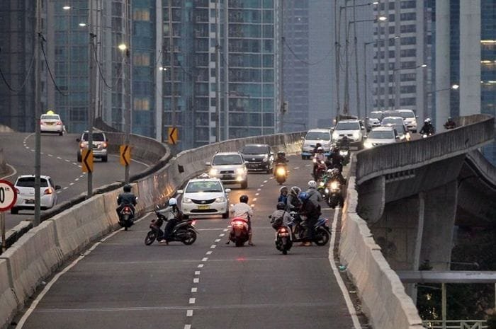 Lawan Arah Jadi “Rutinitas” di Jalan Raya, Keselamatan Pengguna Jalan Terancam