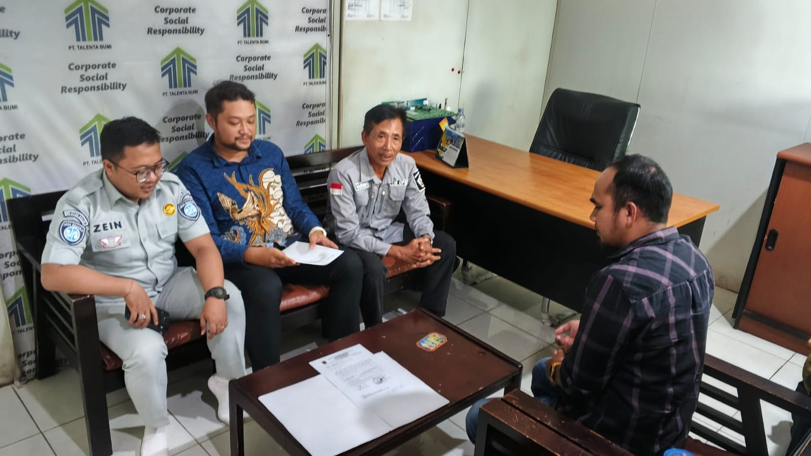 Perkuat Pendataan Armada, Tim Pembina Samsat Marabahan Kunjungi PT Talenta Bumi Barito Kuala Perkuat Pendataan Armada, Tim Pembina Samsat Marabahan Kunjungi PT Talenta Bumi Barito Kuala