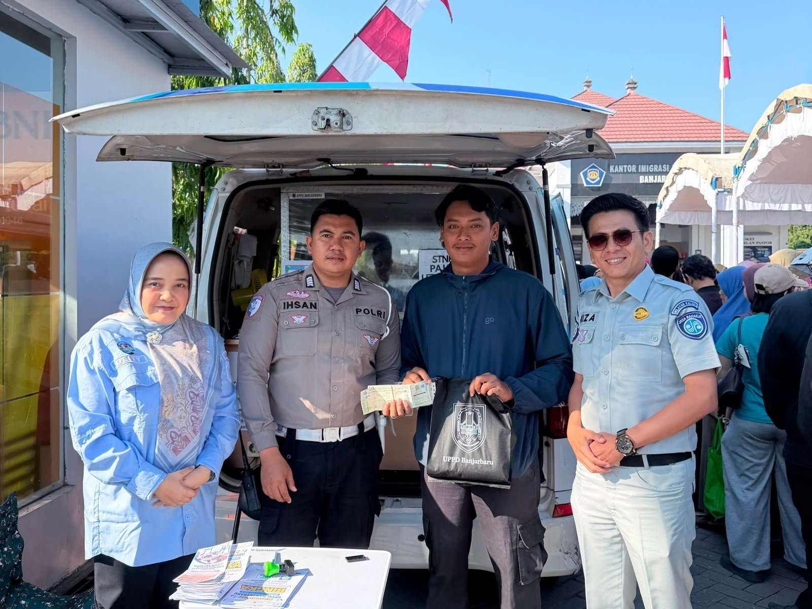 Dekatkan Pelayanan, Tim Pembina Samsat Banjarbaru Hadir di Imigrasi untuk Rakyat Dekatkan Pelayanan, Tim Pembina Samsat Banjarbaru Hadir di Imigrasi untuk Rakyat