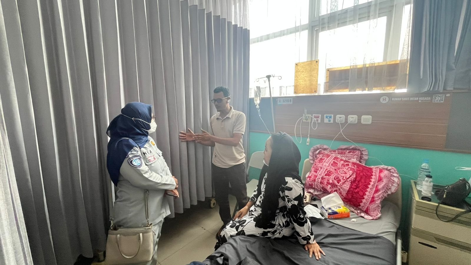 Wujud Pelayanan Proaktif, PJ Samsat Garut Laksanakan Kunjungan Korban Kecelakaan Lalu Lintas di RSUD Garut