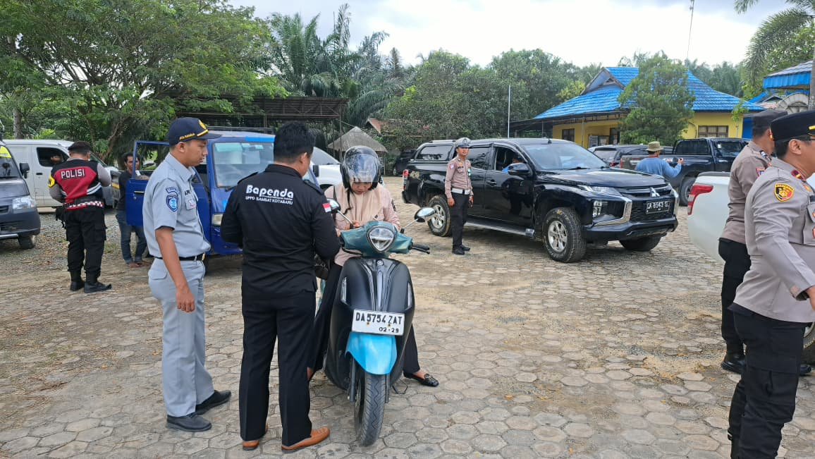 Bangun Kesadaran Pengendara, Tim Pembina Samsat Kotabaru Hadir Lebih Dekat dengan Masyarakat Bangun Kesadaran Pengendara, Tim Pembina Samsat Kotabaru Hadir Lebih Dekat dengan Masyarakat
