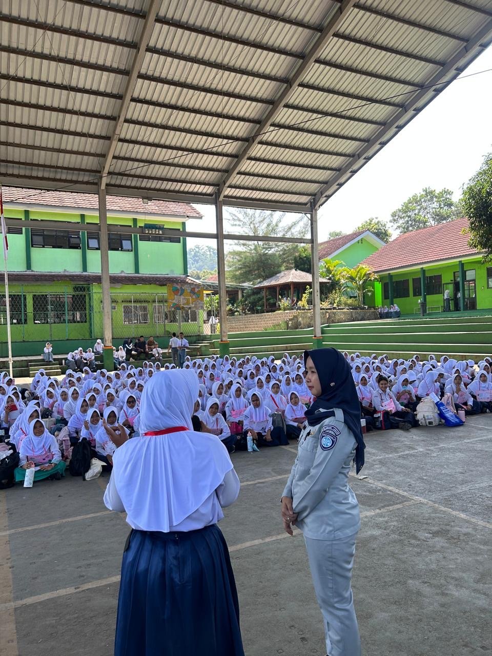 Jasa Raharja Cabang Sukabumi Bersama Satlantas Polres Sukabumi Tanamkan Budaya Keselamatan Berlalu Lintas di SMAN 1 Palabuhanratu Jasa Raharja Cabang Sukabumi Bersama Satlantas Polres Sukabumi Tanamkan Budaya Keselamatan Berlalu Lintas di SMAN 1 Palabuhanratu