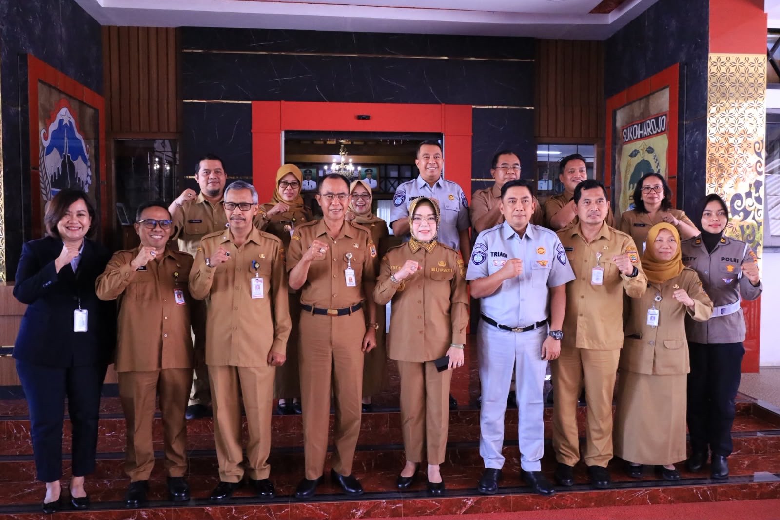 Optimalkan PKB dan SWDKLLJ, Tim Pembina Samsat Jateng Gelar Roadshow Kolaborasi di Sukoharjo Optimalkan PKB dan SWDKLLJ, Tim Pembina Samsat Jateng Gelar Roadshow Kolaborasi di Sukoharjo