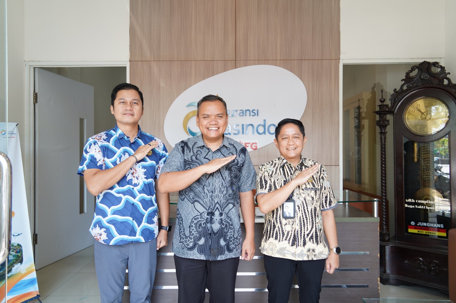Kolaborasi untuk Pelayanan Prima, Jasa Raharja Kalsel dan Jasindo Perkuat Sinergi Kolaborasi untuk Pelayanan Prima, Jasa Raharja Kalsel dan Jasindo Perkuat Sinergi