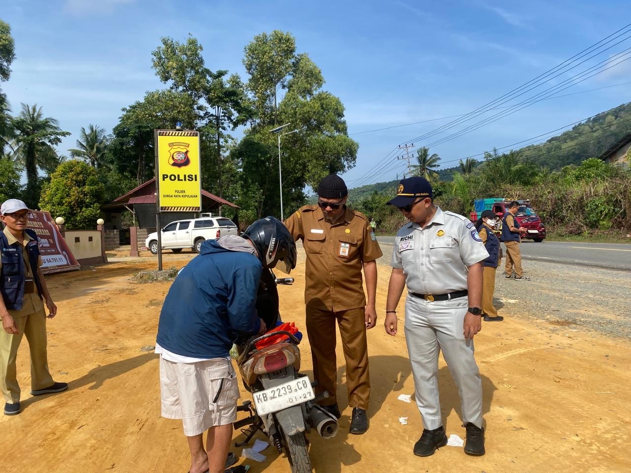 Sinergi Jasa Raharja Singkawang dan Mitra Kerja Perkuat Kepatuhan Administrasi Kendaraan di Bengkayang Sinergi Jasa Raharja Singkawang dan Mitra Kerja Perkuat Kepatuhan Administrasi Kendaraan di Bengkayang