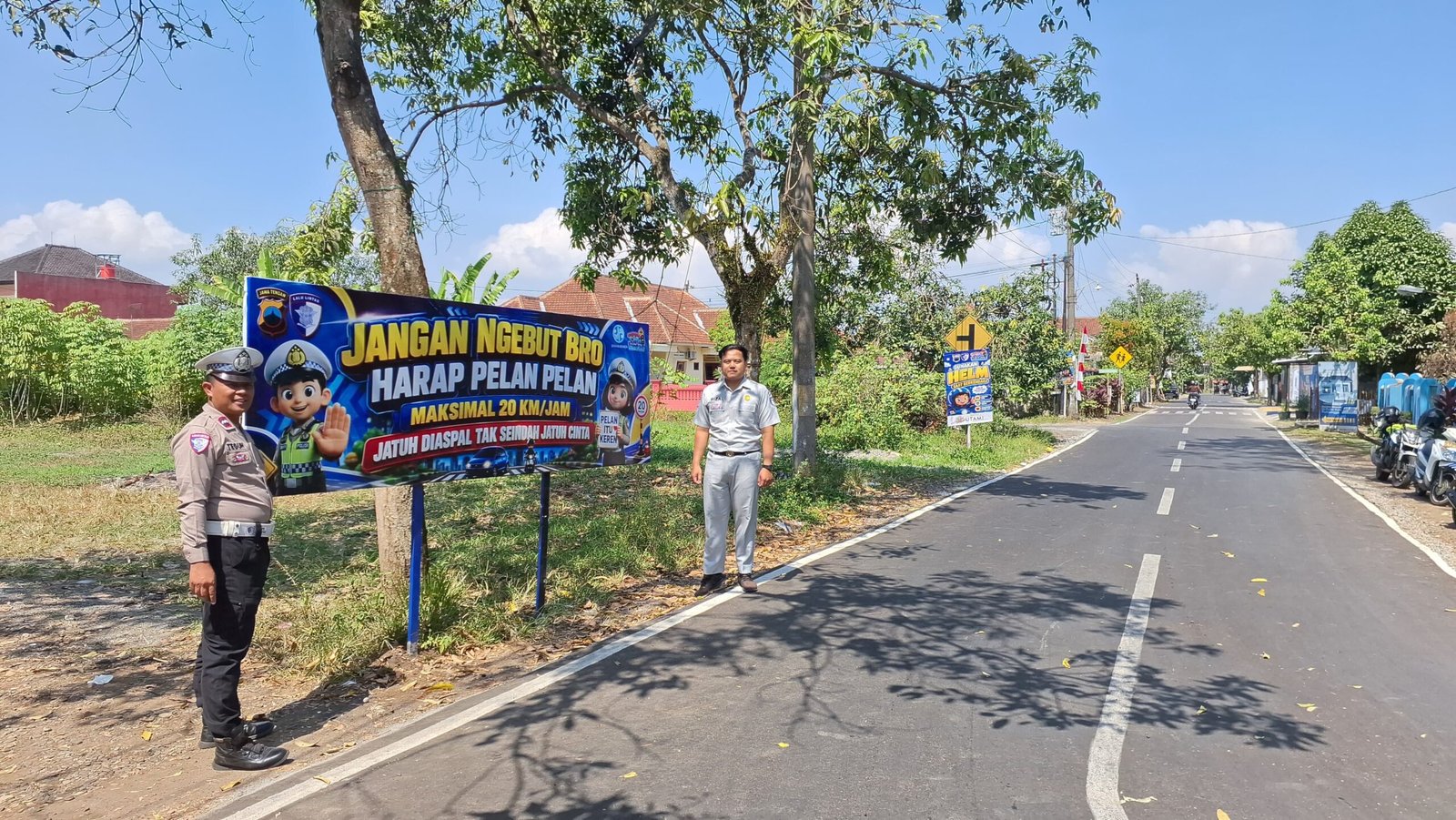 Jasa Raharja Purwokerto Bersama Satlantas Polres Purbalingga Pasang Papan Rambu dan Himbauan Keselamatan di Titik-titik Rawan Kecelakaan Jasa Raharja Purwokerto Bersama Satlantas Polres Purbalingga Pasang Papan Rambu dan Himbauan Keselamatan di Titik-titik Rawan Kecelakaan