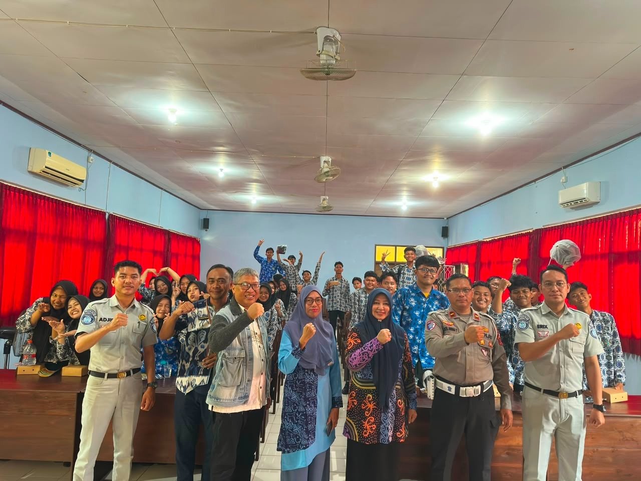 Jasa Raharja Kaltim Bersama Polres Penajam Paser Utara Perkuat Budaya Keselamatan Melalui PPKL dan Safety Campaign di SMAN 5 PPU Jasa Raharja Kaltim Bersama Polres Penajam Paser Utara Perkuat Budaya Keselamatan Melalui PPKL dan Safety Campaign di SMAN 5 PPU