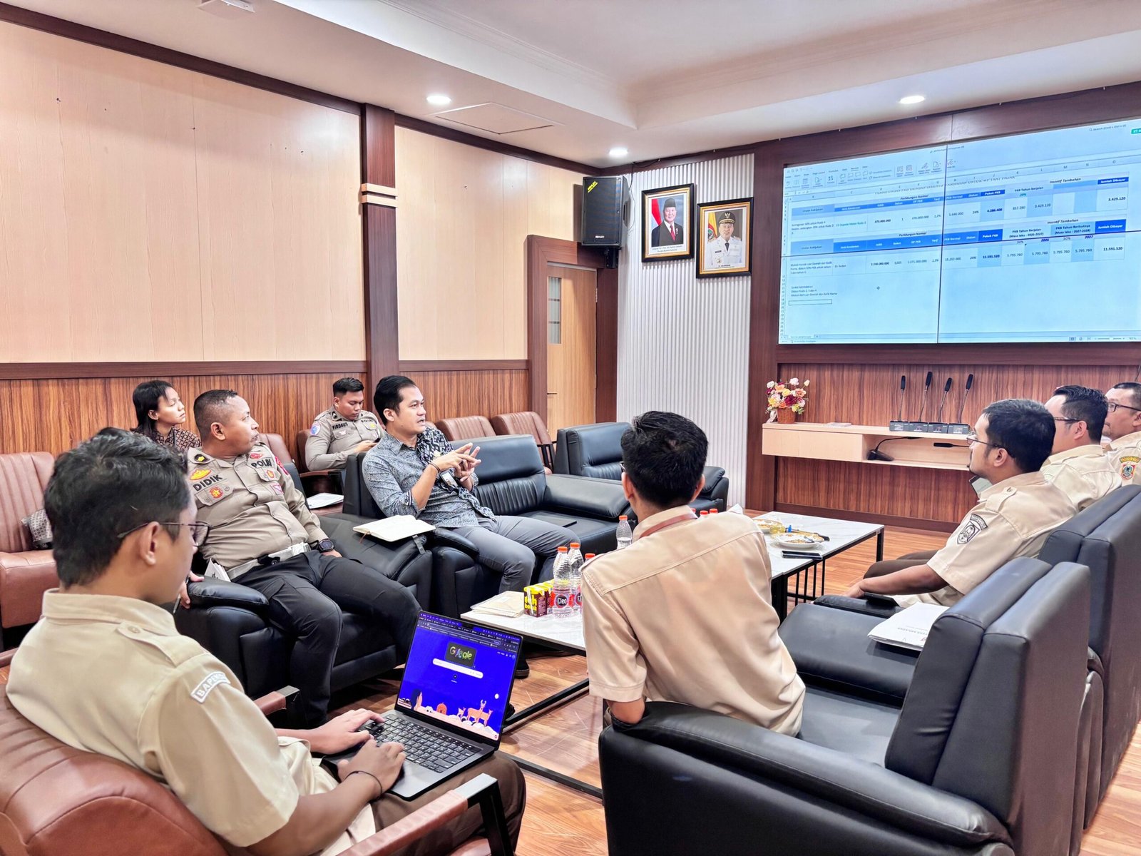 Tim Pembina Samsat Kalsel Matangkan Program Relaksasi PKB 2026, Permudah Masyarakat Penuhi Kewajiban Pajak Tim Pembina Samsat Kalsel Matangkan Program Relaksasi PKB 2026, Permudah Masyarakat Penuhi Kewajiban Pajak