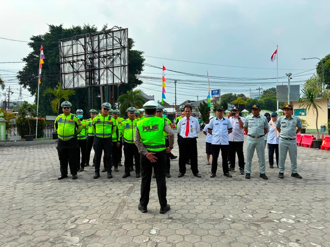 Jasa Raharja Perkuat Edukasi Masyarakat tentang Peran dan Manfaat SWDKLLJ melalui Operasi Gabungan Jasa Raharja Perkuat Edukasi Masyarakat tentang Peran dan Manfaat SWDKLLJ melalui Operasi Gabungan
