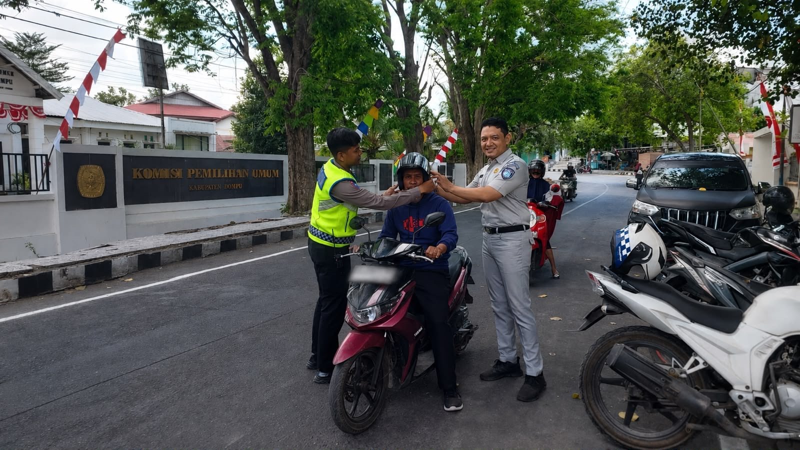 Perkuat Edukasi Keselamatan Pengguna Jalan, Jasa Raharja Cabang Bima Bersama Satlantas Polres Dompu Laksanakan Safety Campaign Perkuat Edukasi Keselamatan Pengguna Jalan, Jasa Raharja Cabang Bima Bersama Satlantas Polres Dompu Laksanakan Safety Campaign