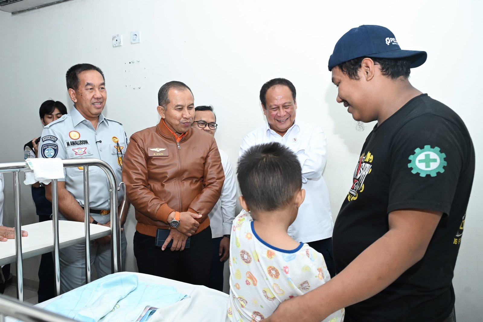 Dirut Jasa Raharja Dampingi Wamenhub Tinjau Penanganan Korban KM Mutiara Sentosa II di RS PHC Surabaya Dirut Jasa Raharja Dampingi Wamenhub Tinjau Penanganan Korban KM Mutiara Sentosa II di RS PHC Surabaya