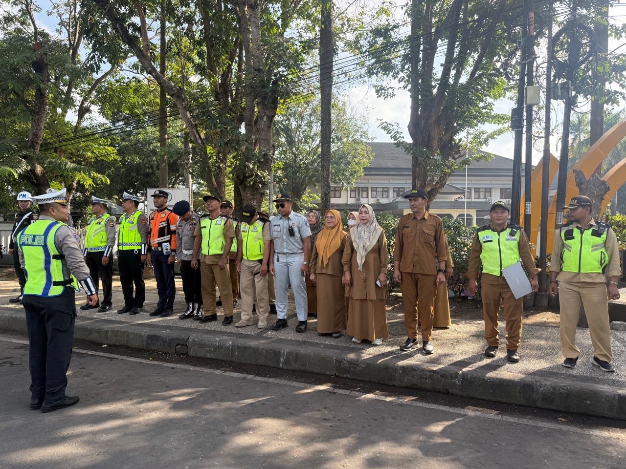 Operasi Gabungan Tim Pembina Samsat Mataram, Jasa Raharja NTB Dorong Kepatuhan Pembayaran PKB dan SWDKLLJ Operasi Gabungan Tim Pembina Samsat Mataram, Jasa Raharja NTB Dorong Kepatuhan Pembayaran PKB dan SWDKLLJ