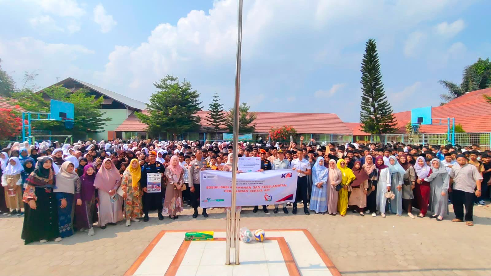 Safety Campaign Perlintasan Sebidang Digelar di Natar, Dorong Kesadaran Keselamatan Pengguna Jalan Safety Campaign Perlintasan Sebidang Digelar di Natar, Dorong Kesadaran Keselamatan Pengguna Jalan