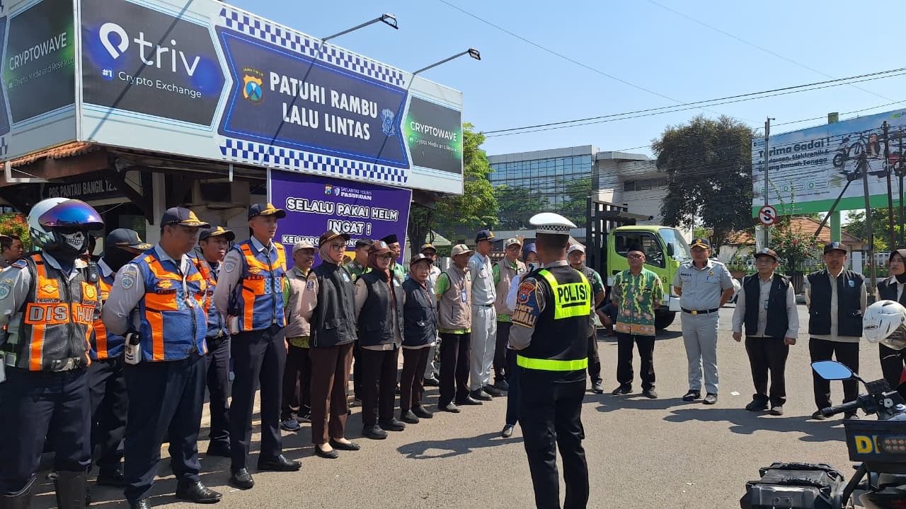 Perkuat Kepatuhan dan Keselamatan Jalan, Tim Pembina Samsat Bersama Dishub Kembangkan Operasi Gabungan di Bangil Kab. Pasuruan