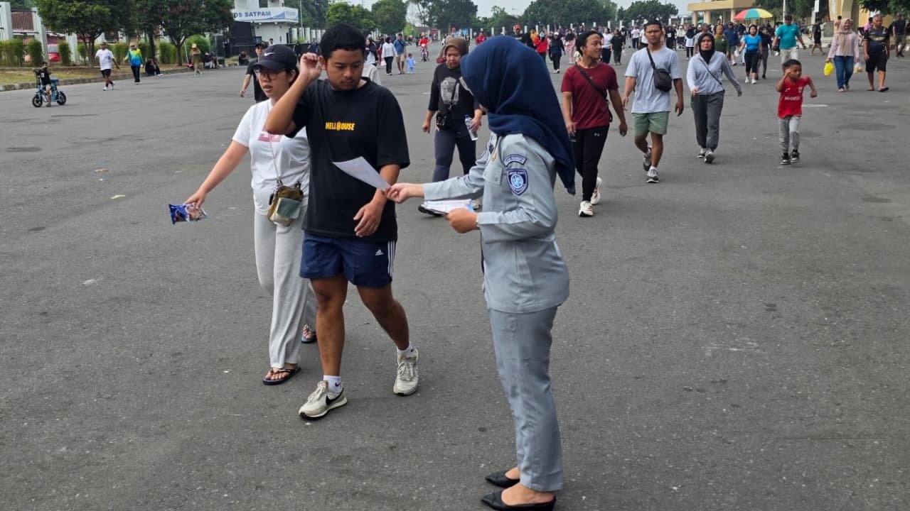 Jasa Raharja Perkuat Pelayanan Pajak Kendaraan melalui Samsat On Sunday Morning di Stadion Maguwoharjo Jasa Raharja Perkuat Pelayanan Pajak Kendaraan melalui Samsat On Sunday Morning di Stadion Maguwoharjo