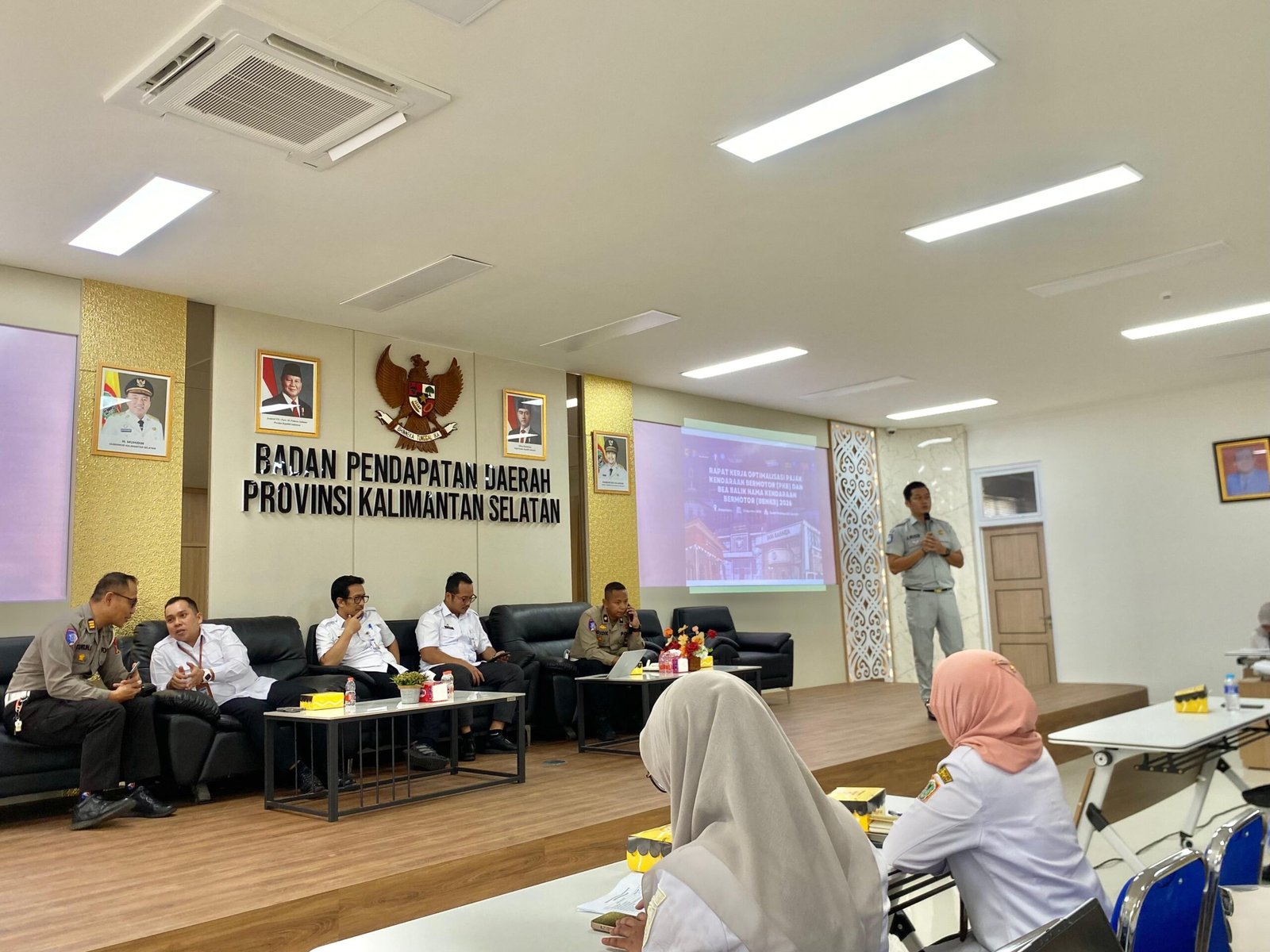 Tim Pembina Samsat Kalsel Perkuat Optimalisasi PKB dan BBNKB melalui Diskon Pajak Daerah Tim Pembina Samsat Kalsel Perkuat Optimalisasi PKB dan BBNKB melalui Diskon Pajak Daerah