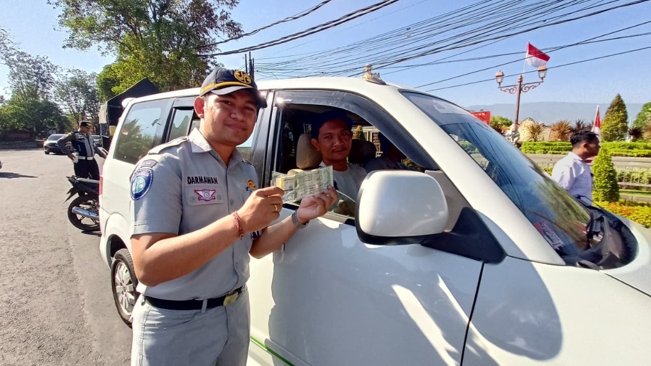 Ketika Tertib Kendaraan Jadi Langkah Awal Keselamatan, Jasa Raharja Turun Bersama Tim Pembina Samsat Buleleng Ketika Tertib Kendaraan Jadi Langkah Awal Keselamatan, Jasa Raharja Turun Bersama Tim Pembina Samsat Buleleng